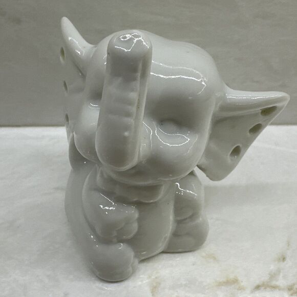 Vintage 70s White Porcelain Baby Elephant Earring Holder 3" Figurine Stand - Picture 8 of 8